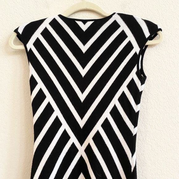Banana Republic Black And White Chevron Stripe Knit Sleeveless Dress XS Petite - Picture 8 of 9